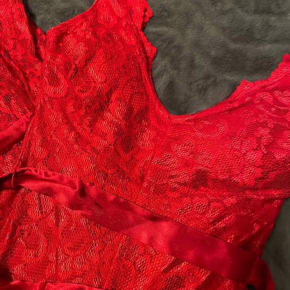 Floor length Red Lace Gown from Windsor - Picture 2 of 15